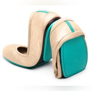 Biscotti Patent Leather Nude Tieks in Size 7